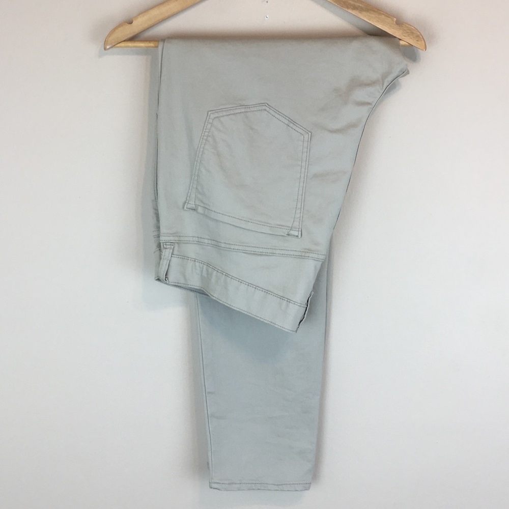 Old Navy Rockstar Sateen Skinny Jean - Beige NWOT